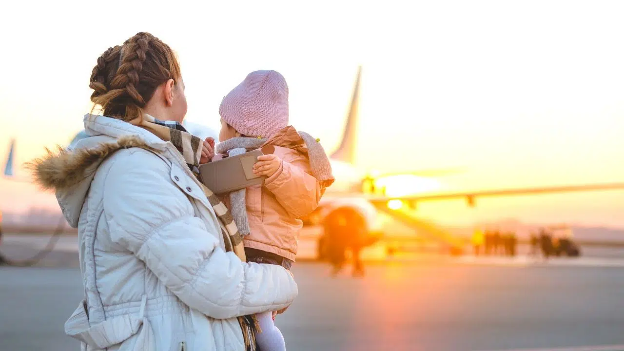 mother-baby-travel-airplane