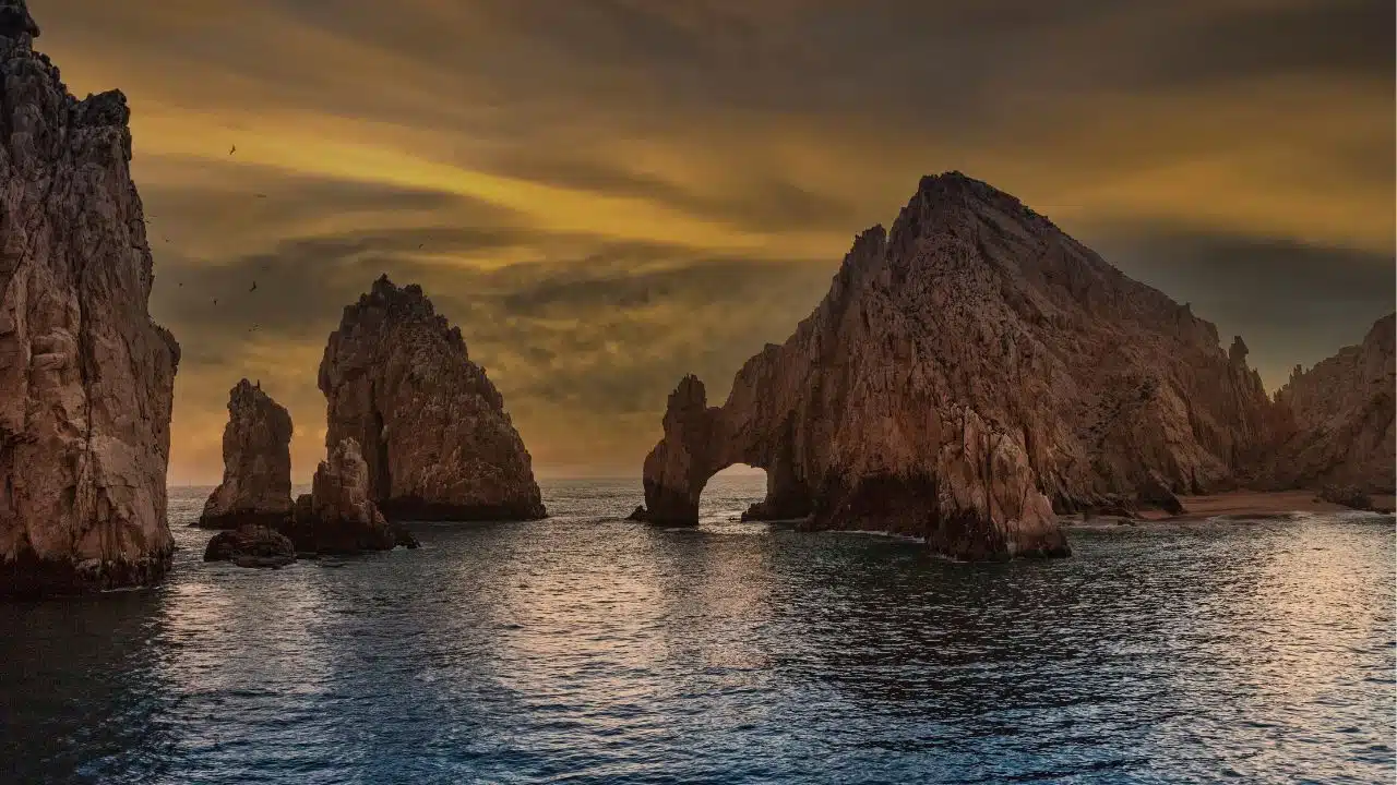 Hurricane-Season-In-Cabo-San-Lucas